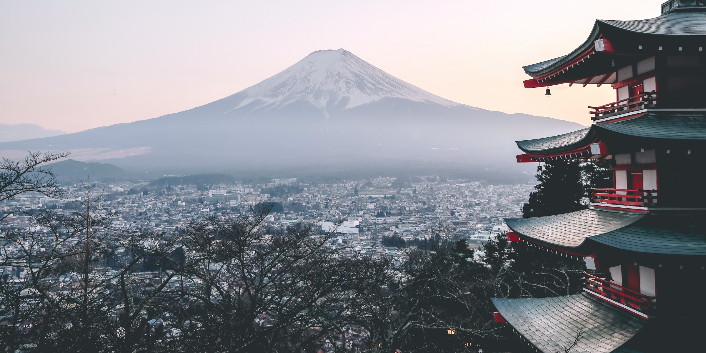 Chùa Chureito và núi Phú Sĩ — dịch vụ visa Nhật Bản của VYKO